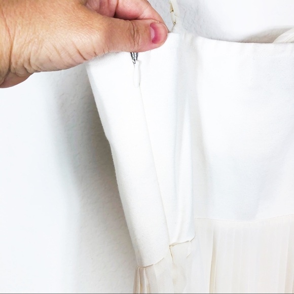 🔥MOVING SALE🔥 Blaque Label ivory Sweatheart bustier accordion maxi dress small - Picture 9 of 11